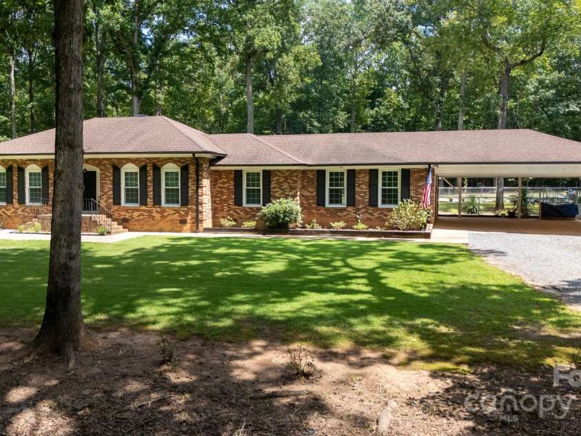 4520 Belhaven Forest Drive, Gastonia, NC 28056.  MLS# CAR4294728, YatesRealty ID 34993. Wooded front yard - home sits off the road for privacy