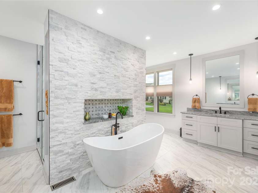 456 Samuel Drive, Mills River, NC 28759.  MLS# CAR4295311, YatesRealty ID 34995. 