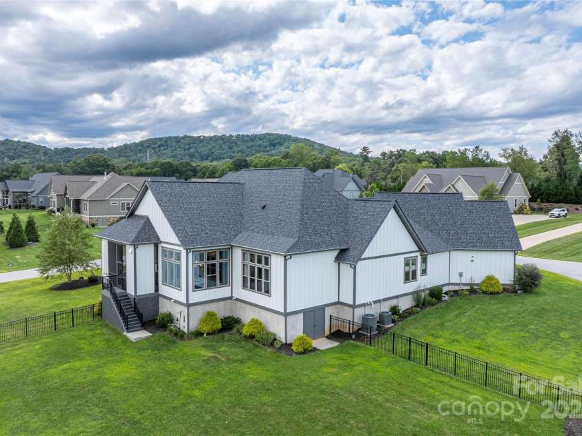 456 Samuel Drive, Mills River, NC 28759.  MLS# CAR4295311, YatesRealty ID 34995. 