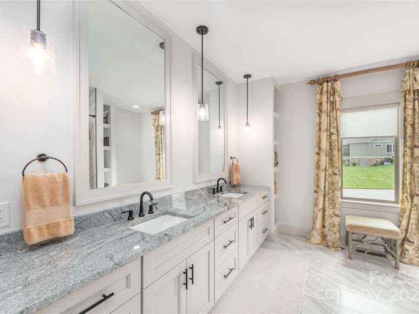 456 Samuel Drive, Mills River, NC 28759.  MLS# CAR4295311, YatesRealty ID 34995. Guest Bath