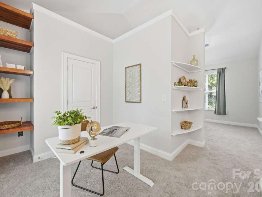 906 Garden District Drive, Charlotte, NC 28202.  MLS# CAR4391842, YatesRealty ID 34995. 