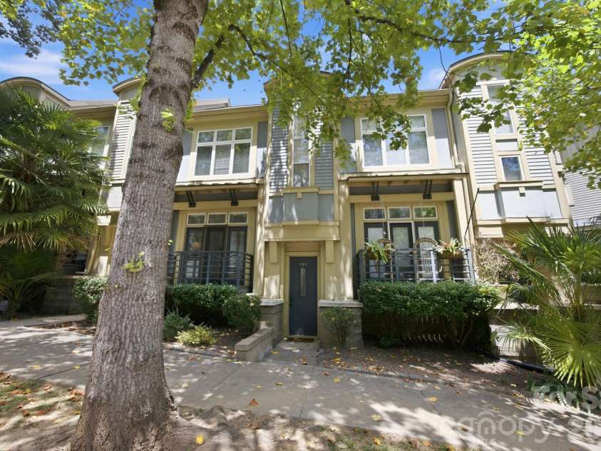 906 Garden District Drive, Charlotte, NC 28202.  MLS# CAR4391842, YatesRealty ID 34995. 