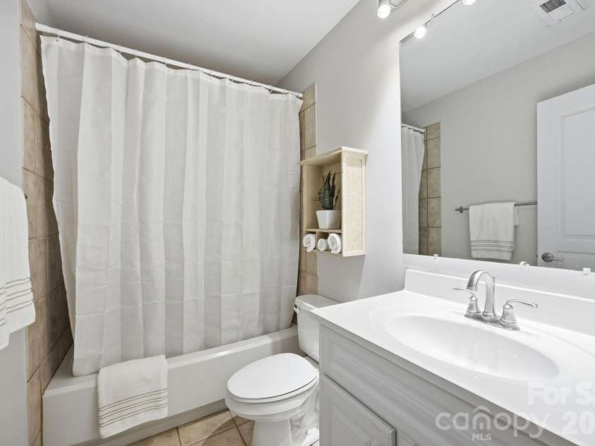 906 Garden District Drive, Charlotte, NC 28202.  MLS# CAR4391842, YatesRealty ID 34995. Lower level 2nd full bathroom