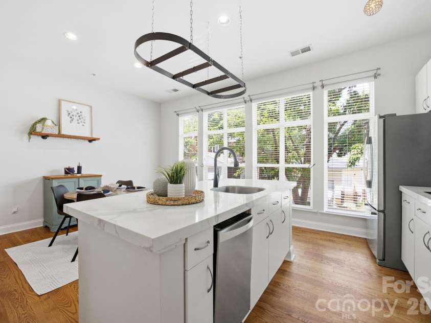 906 Garden District Drive, Charlotte, NC 28202.  MLS# CAR4391842, YatesRealty ID 34995. Open living kitchen/dinette - natural light