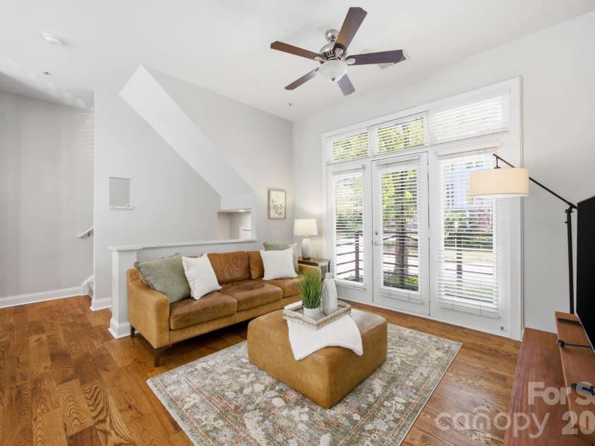 906 Garden District Drive, Charlotte, NC 28202.  MLS# CAR4391842, YatesRealty ID 34995. Spacious open concept living area