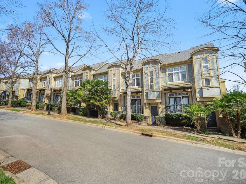 906 Garden District Drive, Charlotte, NC 28202.  MLS# CAR4391842, YatesRealty ID 34995. Street view