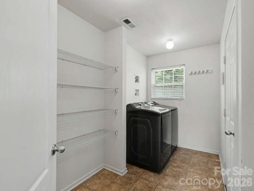 5529 Idlewild Road, Charlotte, NC 28227.  MLS# CAR4389190, YatesRealty ID 34996. 