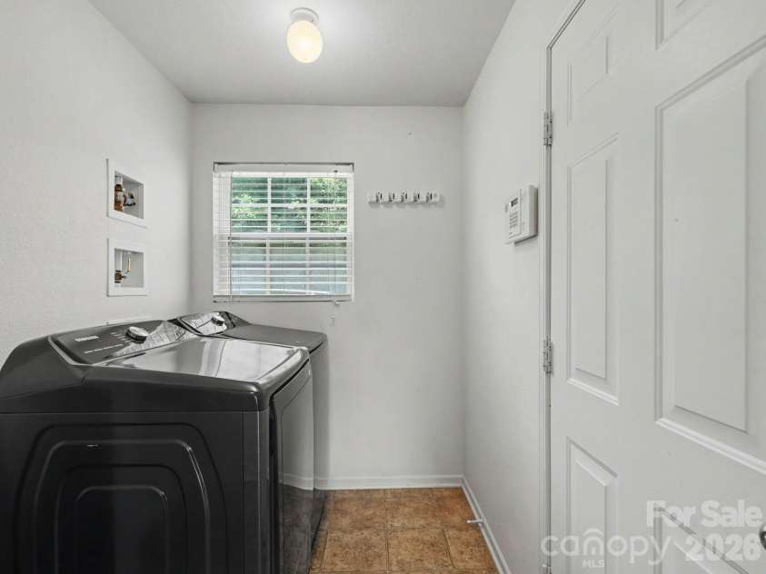 5529 Idlewild Road, Charlotte, NC 28227.  MLS# CAR4389190, YatesRealty ID 34996. 
