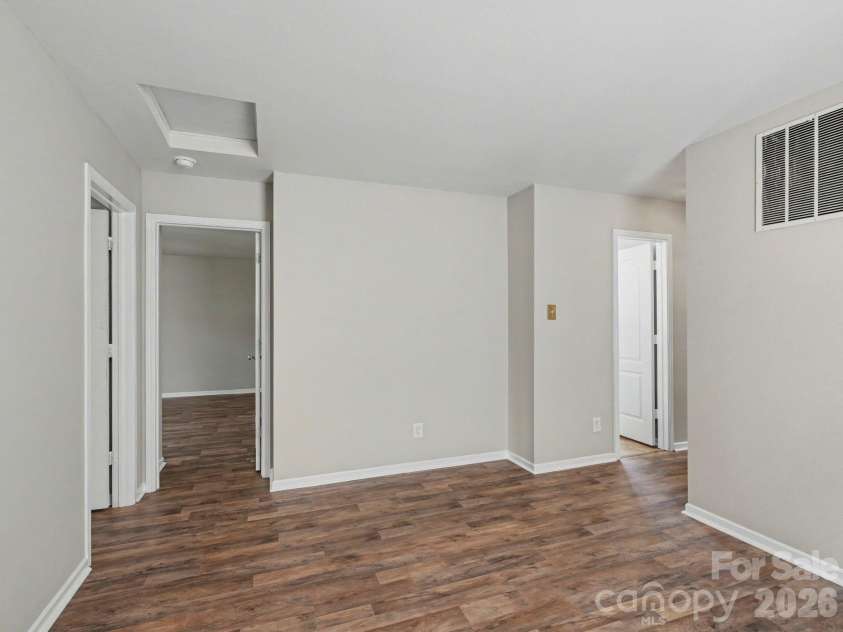 5529 Idlewild Road, Charlotte, NC 28227.  MLS# CAR4389190, YatesRealty ID 34996. 