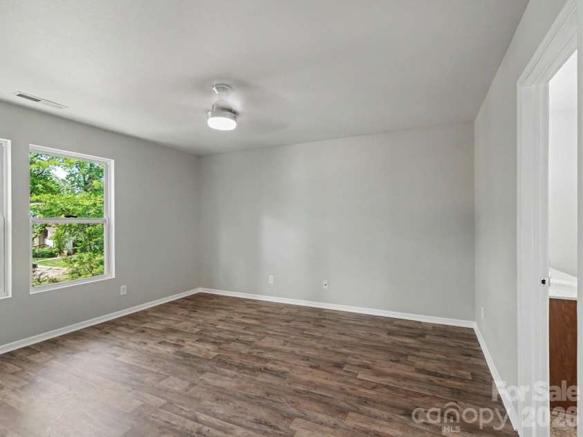 5529 Idlewild Road, Charlotte, NC 28227.  MLS# CAR4389190, YatesRealty ID 34996. 