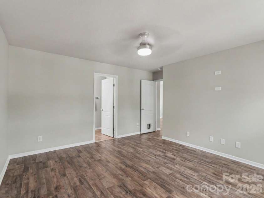 5529 Idlewild Road, Charlotte, NC 28227.  MLS# CAR4389190, YatesRealty ID 34996. 