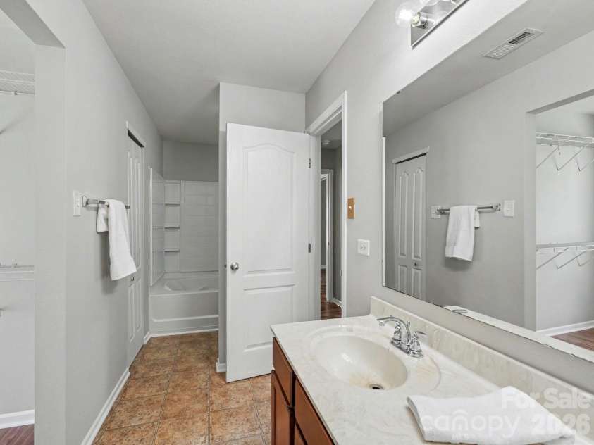 5529 Idlewild Road, Charlotte, NC 28227.  MLS# CAR4389190, YatesRealty ID 34996. 