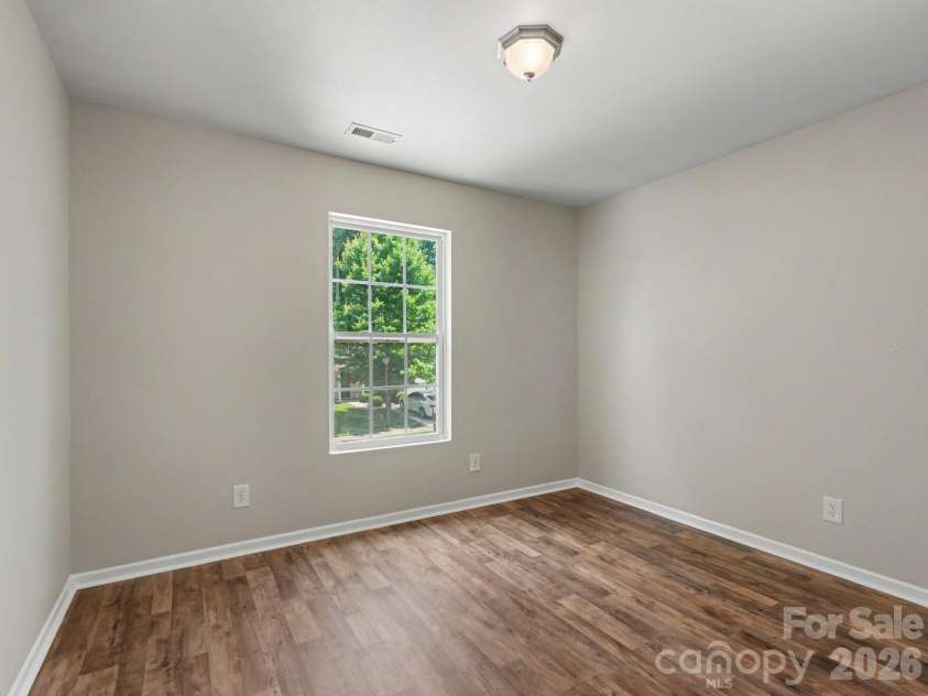 5529 Idlewild Road, Charlotte, NC 28227.  MLS# CAR4389190, YatesRealty ID 34996. 