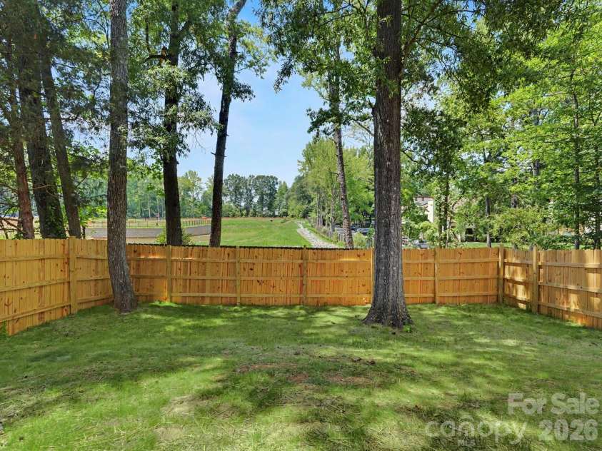 5529 Idlewild Road, Charlotte, NC 28227.  MLS# CAR4389190, YatesRealty ID 34996. 