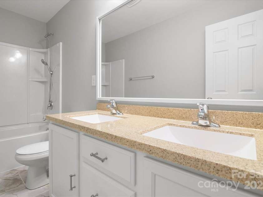 1177 Ellis Pond Drive, Rock Hill, SC 29730.  MLS# CAR4278534, YatesRealty ID 34997. 