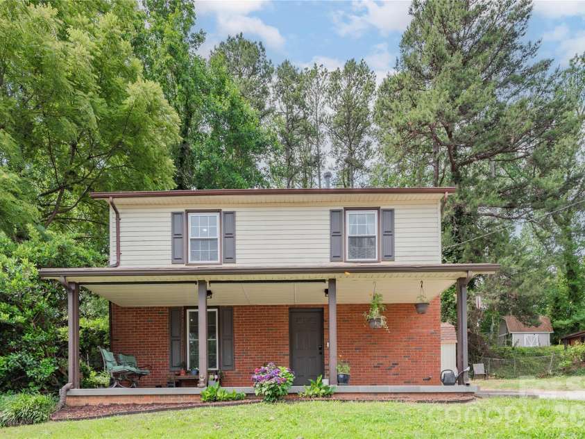 407 Westham Ridge Road, Charlotte, NC 28217.  MLS# CAR4395415, YatesRealty ID 34997. 
