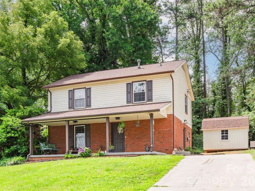 407 Westham Ridge Road, Charlotte, NC 28217.  MLS# CAR4395415, YatesRealty ID 34997. 
