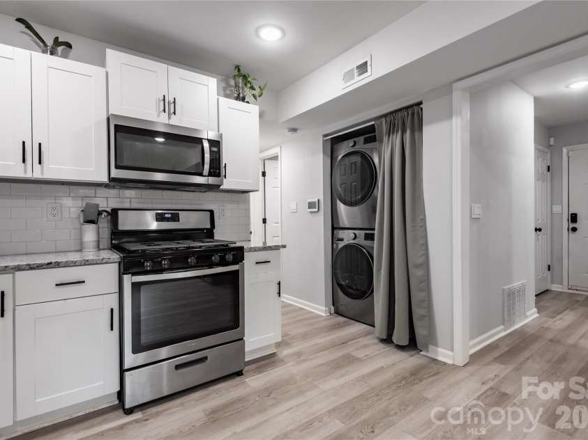 407 Westham Ridge Road, Charlotte, NC 28217.  MLS# CAR4395415, YatesRealty ID 34997. 