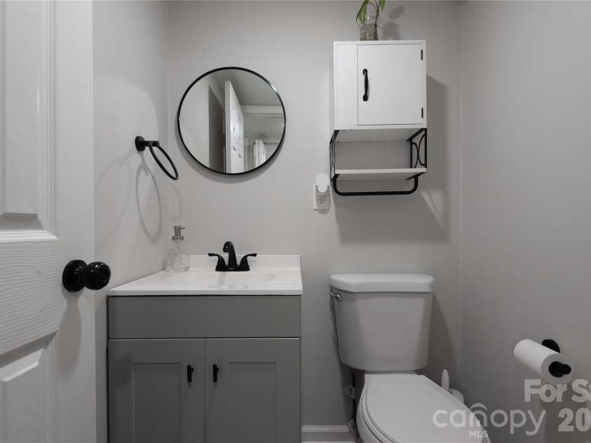 407 Westham Ridge Road, Charlotte, NC 28217.  MLS# CAR4395415, YatesRealty ID 34997. Downstairs bath