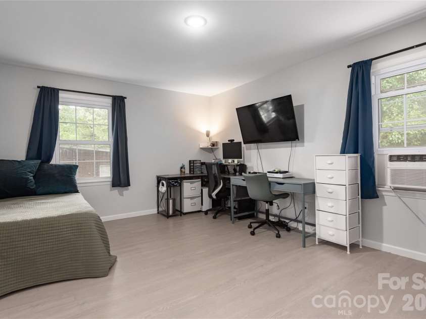 407 Westham Ridge Road, Charlotte, NC 28217.  MLS# CAR4395415, YatesRealty ID 34997. Primary Bedroom