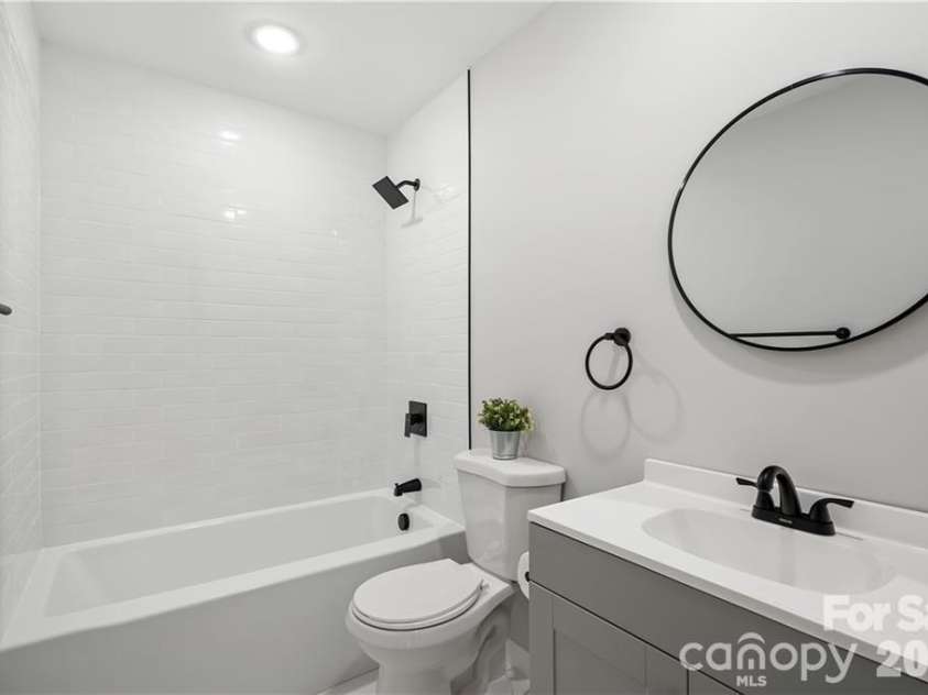 407 Westham Ridge Road, Charlotte, NC 28217.  MLS# CAR4395415, YatesRealty ID 34997. Upstairs bath