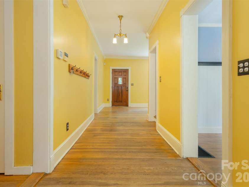 100 Cannon Drive, Hendersonville, NC 28792.  MLS# CAR4397088, YatesRealty ID 34998. 