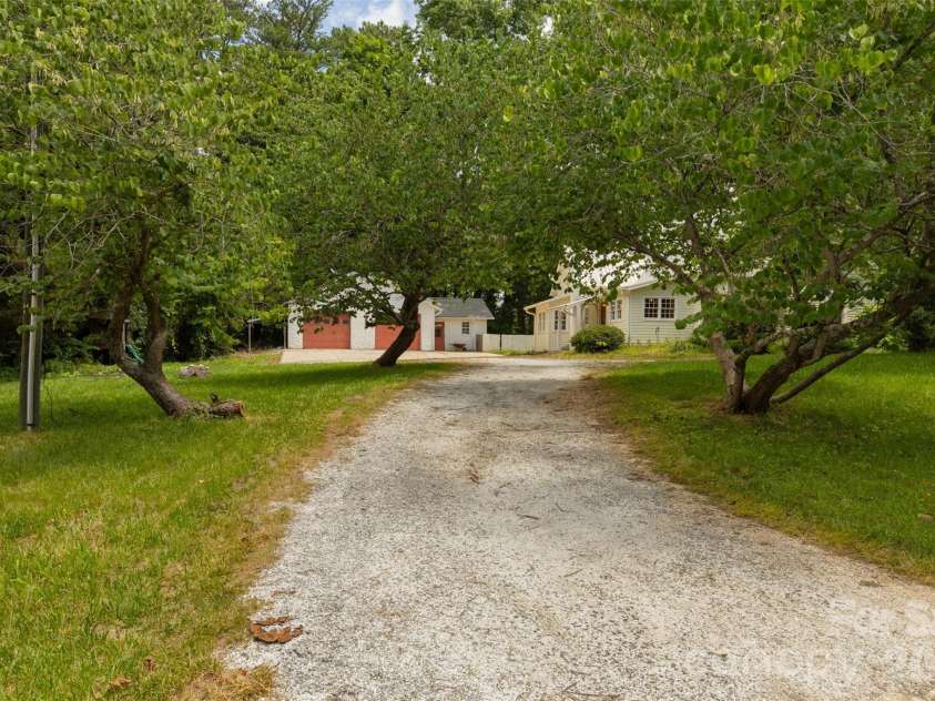 100 Cannon Drive, Hendersonville, NC 28792.  MLS# CAR4397088, YatesRealty ID 34998. 