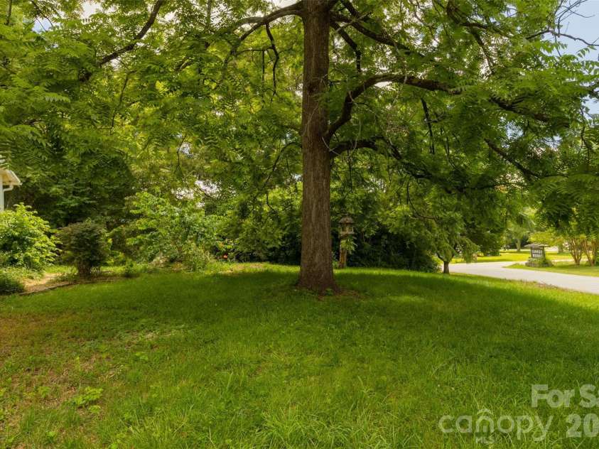 100 Cannon Drive, Hendersonville, NC 28792.  MLS# CAR4397088, YatesRealty ID 34998. 