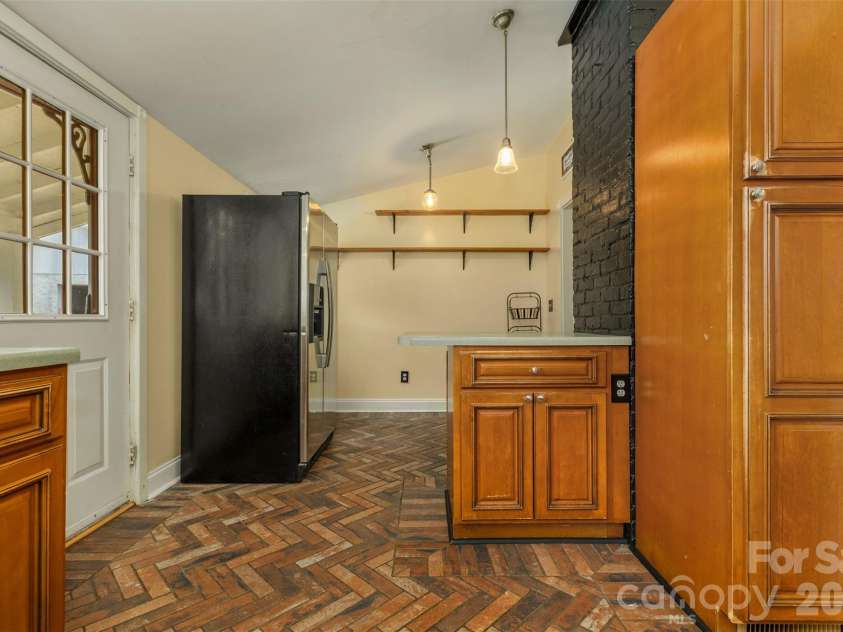 100 Cannon Drive, Hendersonville, NC 28792.  MLS# CAR4397088, YatesRealty ID 34998. Kitchen