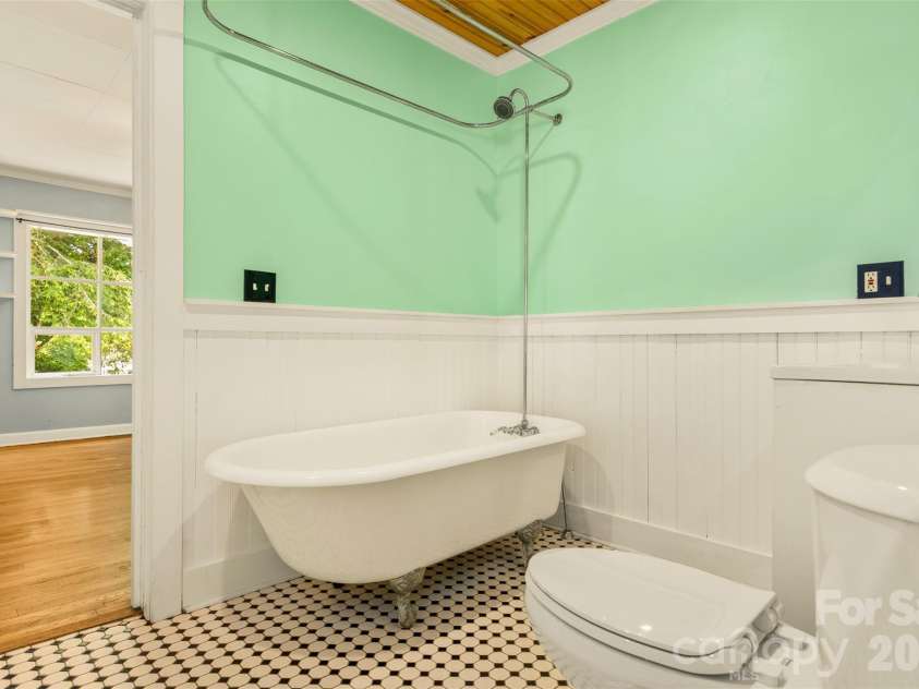 100 Cannon Drive, Hendersonville, NC 28792.  MLS# CAR4397088, YatesRealty ID 34998. Main Level Bathroom