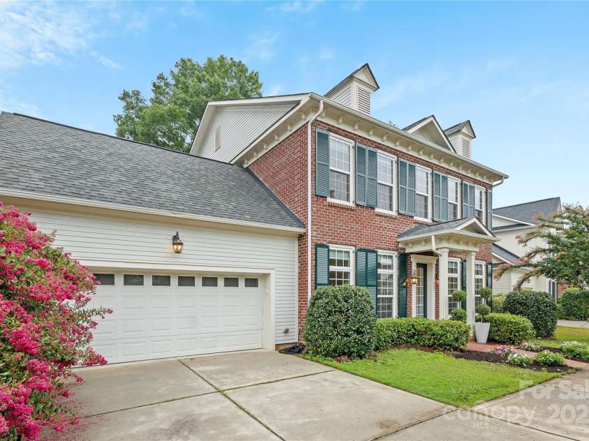 1025 N Sharon Amity Road, Charlotte, NC 28211.  MLS# CAR4289205, YatesRealty ID 34998. 
