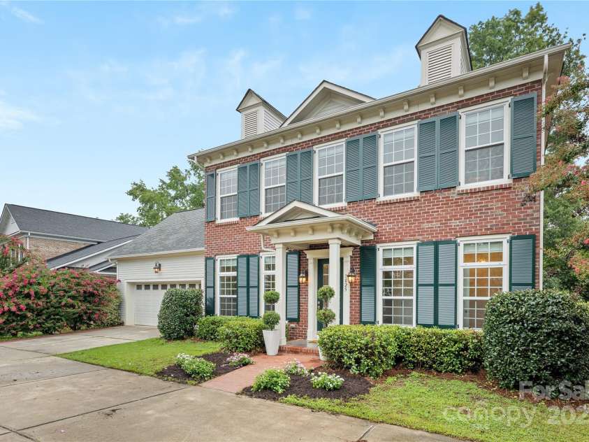 1025 N Sharon Amity Road, Charlotte, NC 28211.  MLS# CAR4289205, YatesRealty ID 34998. 