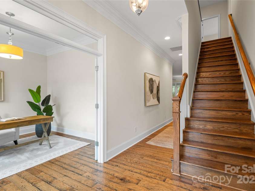 1025 N Sharon Amity Road, Charlotte, NC 28211.  MLS# CAR4289205, YatesRealty ID 34998. 