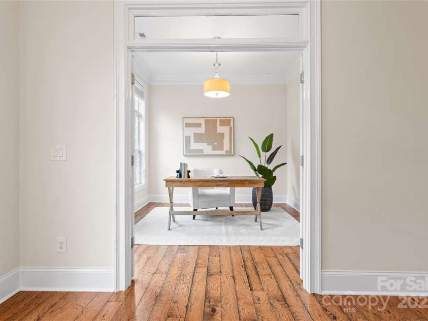 1025 N Sharon Amity Road, Charlotte, NC 28211.  MLS# CAR4289205, YatesRealty ID 34998. 