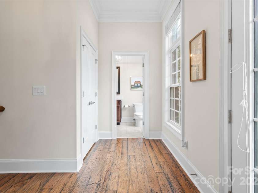 1025 N Sharon Amity Road, Charlotte, NC 28211.  MLS# CAR4289205, YatesRealty ID 34998. 