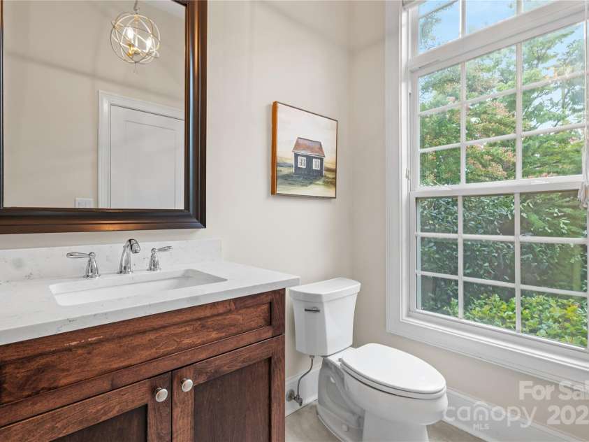 1025 N Sharon Amity Road, Charlotte, NC 28211.  MLS# CAR4289205, YatesRealty ID 34998. 