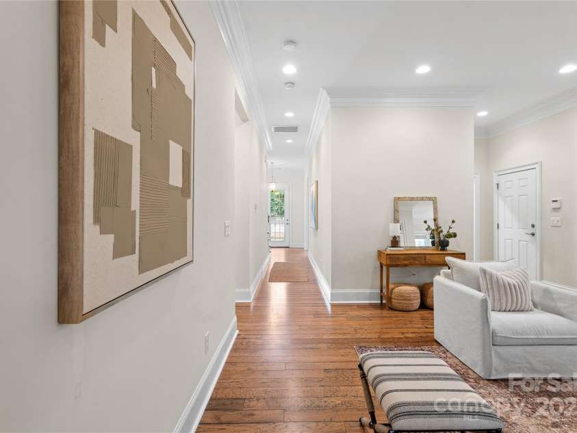 1025 N Sharon Amity Road, Charlotte, NC 28211.  MLS# CAR4289205, YatesRealty ID 34998. 