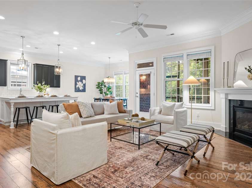 1025 N Sharon Amity Road, Charlotte, NC 28211.  MLS# CAR4289205, YatesRealty ID 34998. 