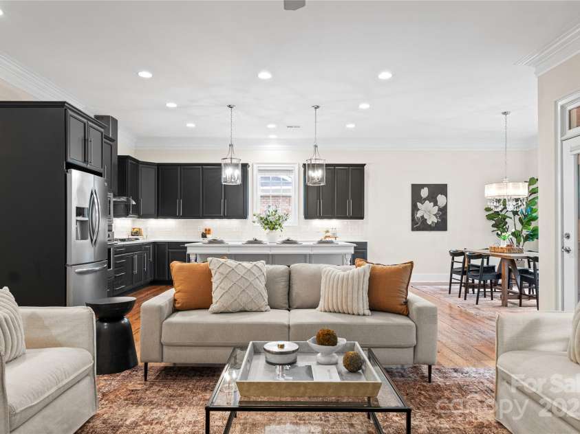 1025 N Sharon Amity Road, Charlotte, NC 28211.  MLS# CAR4289205, YatesRealty ID 34998. 