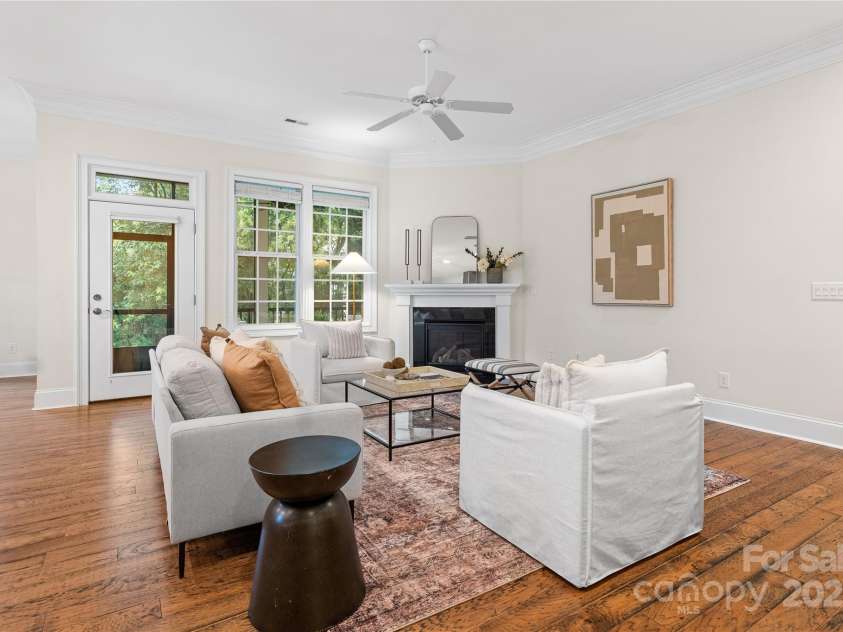 1025 N Sharon Amity Road, Charlotte, NC 28211.  MLS# CAR4289205, YatesRealty ID 34998. 