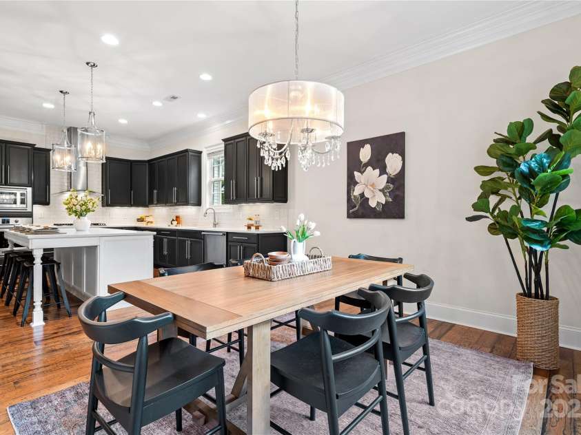 1025 N Sharon Amity Road, Charlotte, NC 28211.  MLS# CAR4289205, YatesRealty ID 34998. 
