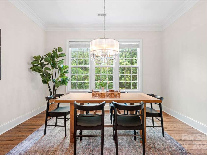 1025 N Sharon Amity Road, Charlotte, NC 28211.  MLS# CAR4289205, YatesRealty ID 34998. 