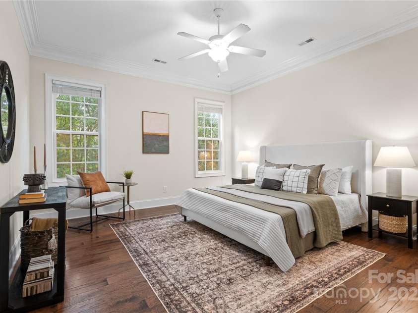 1025 N Sharon Amity Road, Charlotte, NC 28211.  MLS# CAR4289205, YatesRealty ID 34998. 