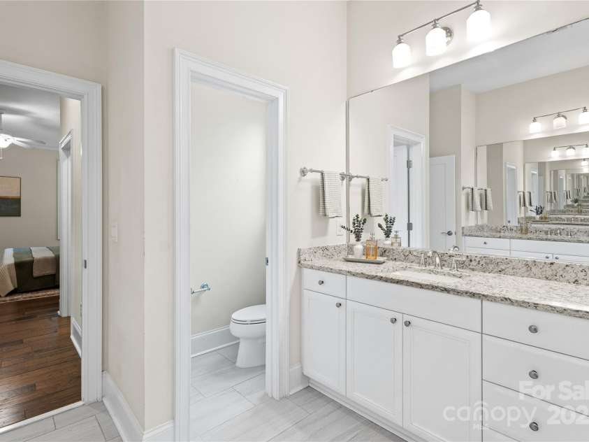 1025 N Sharon Amity Road, Charlotte, NC 28211.  MLS# CAR4289205, YatesRealty ID 34998. 
