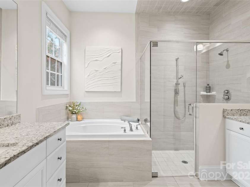 1025 N Sharon Amity Road, Charlotte, NC 28211.  MLS# CAR4289205, YatesRealty ID 34998. 