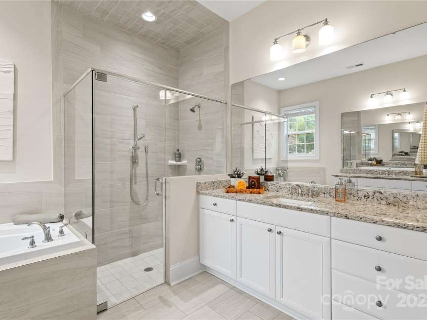 1025 N Sharon Amity Road, Charlotte, NC 28211.  MLS# CAR4289205, YatesRealty ID 34998. 