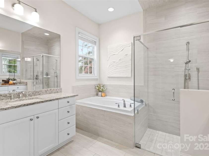 1025 N Sharon Amity Road, Charlotte, NC 28211.  MLS# CAR4289205, YatesRealty ID 34998. 