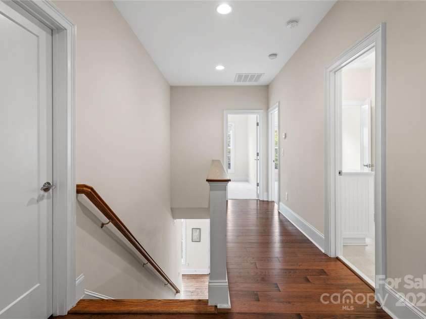1025 N Sharon Amity Road, Charlotte, NC 28211.  MLS# CAR4289205, YatesRealty ID 34998. 