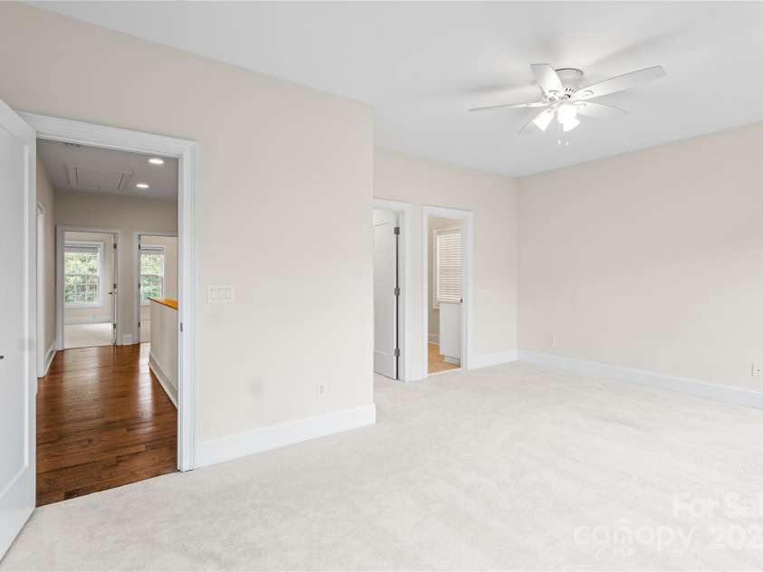 1025 N Sharon Amity Road, Charlotte, NC 28211.  MLS# CAR4289205, YatesRealty ID 34998. 