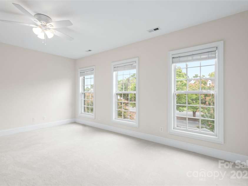 1025 N Sharon Amity Road, Charlotte, NC 28211.  MLS# CAR4289205, YatesRealty ID 34998. 